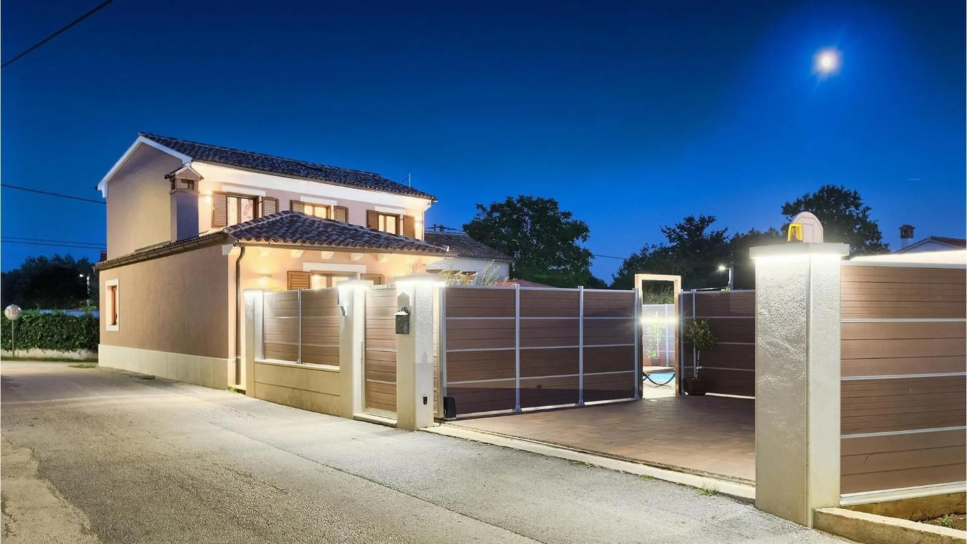 Villa Giovanni Pamići 0*,